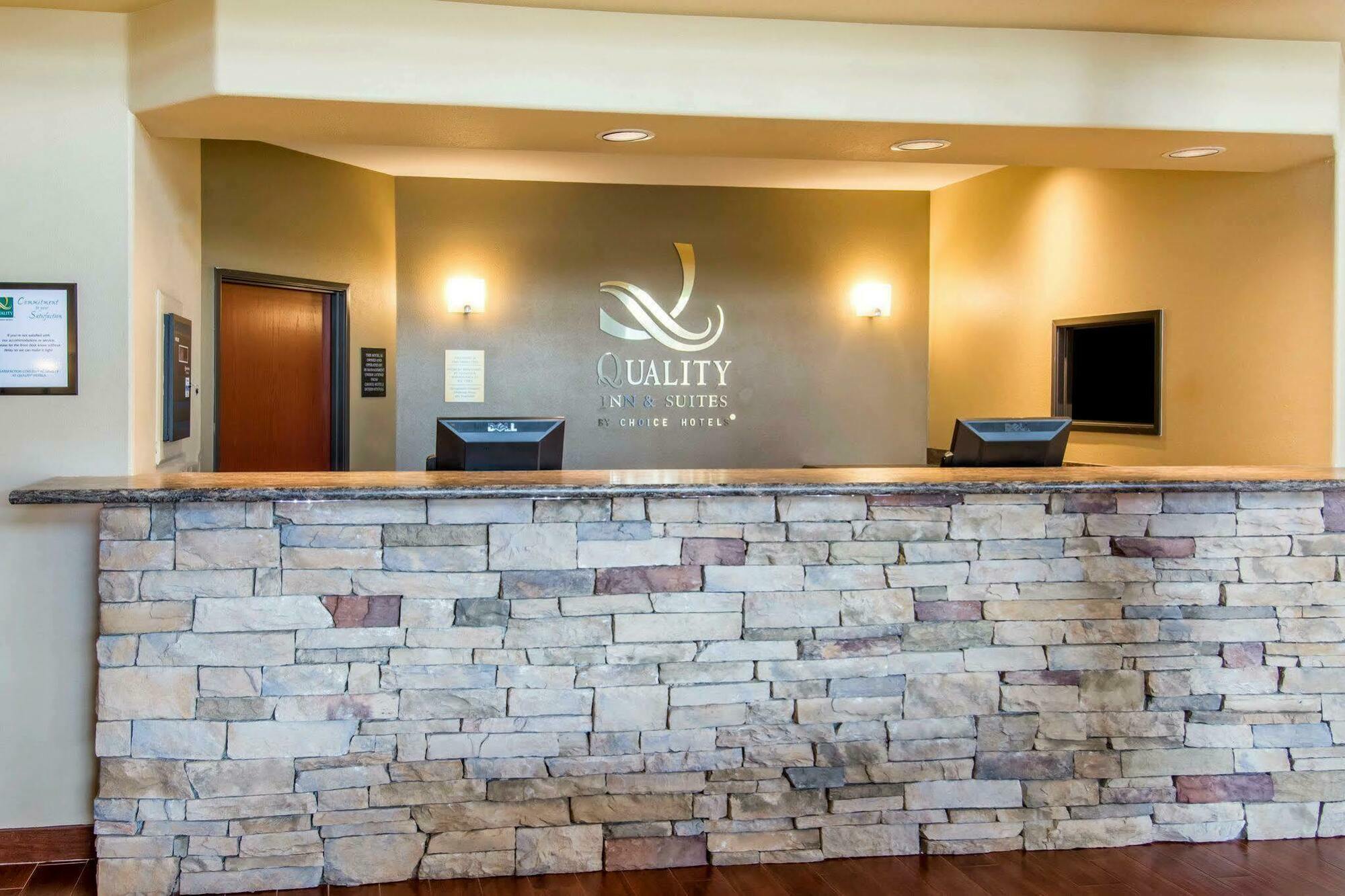 Quality Inn & Suites Of Liberty Lake Exterior foto